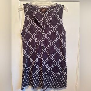 Beautiful sleeveless tunic- M